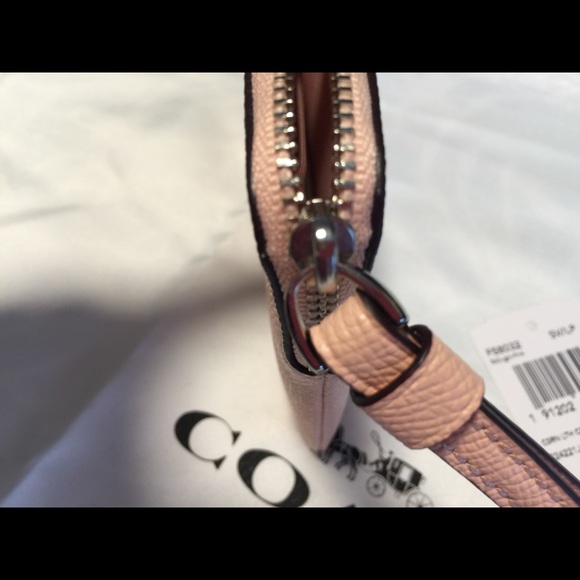 COACH Wristlet ๐๐๐ - Picture 4 of 4